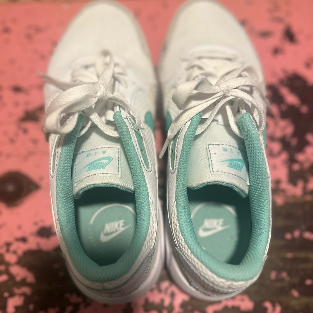 White and teal Women’s NIKE Airmax Sz 7.5 - Picture 7 of 9